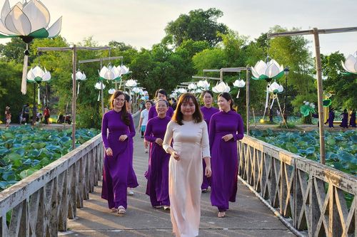 Trải nghiệm nhiều hoạt động văn hóa du lịch tại 'Ngày hội Sen Huế 2023'