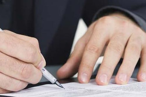 Lãnh đạo cấp trên có được ký ban hành văn bản của cơ quan cấp dưới?