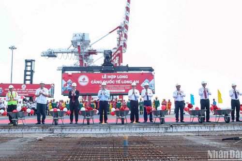 Cảng Quốc tế Long An hợp long 7 cầu cảng