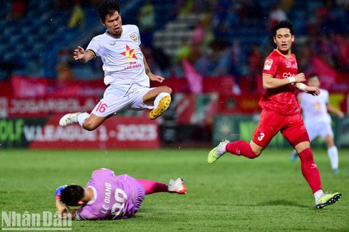 Công an Hà Nội thắng dễ Hồng Lĩnh Hà Tĩnh 4-2