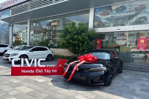 Cận cảnh Honda Civic Type R 2023 đầu tiên tại Hà Nội