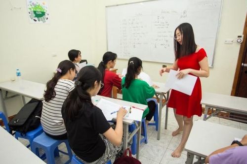 Thi tốt nghiệp THPT: Sĩ tử mất ngủ, suy nhược cơ thể vì 'chạy đua' ôn luyện trong giai đoạn 'nước rút'