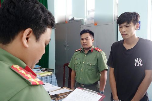 Công an An Giang bắt đối tượng mua bán trái phép vũ khí quân dụng