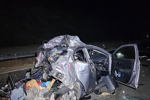 Hiện trường ô tô bẹp rúm trên cao tốc Nha Trang-Cam Lâm, 5 người thương vong