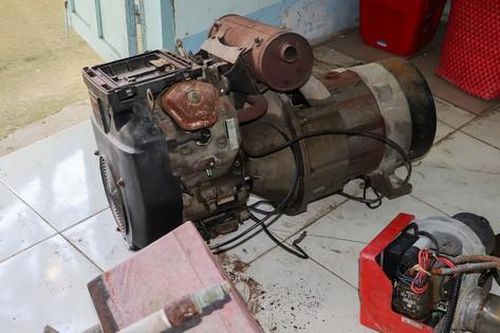 Đang tại ngoại hầu tra về tội trộm cắp, lại tiếp tục trộm máy phát điện
