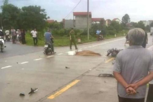 Va chạm xe máy khiến hai người thương vong