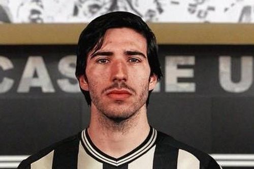 'Bom tấn' Sandro Tonali bật khóc khi biết bị bán cho Newcastle