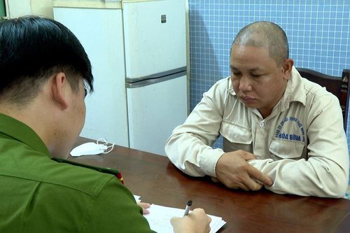 Tài xế xe đầu kéo dùng bằng lái giả bị cảnh sát giao thông 'lật tẩy'