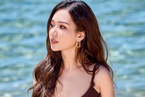 Ngọc Anh 'Phố trong làng' diện bikini khoe đường cong nóng rực