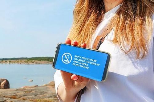 Hòn đảo du lịch ở châu Âu ra 'luật lạ' - cấm điện thoại