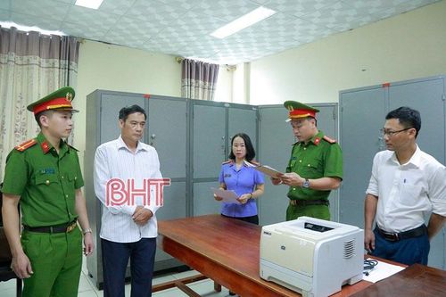 Tội 'Lạm quyền trong khi thi hành công vụ' là gì, mức hình phạt thế nào?