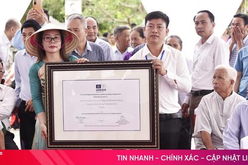 Trang trọng lễ rước Bằng công nhận di sản tư liệu Văn bản Hán Nôm làng Trường Lưu
