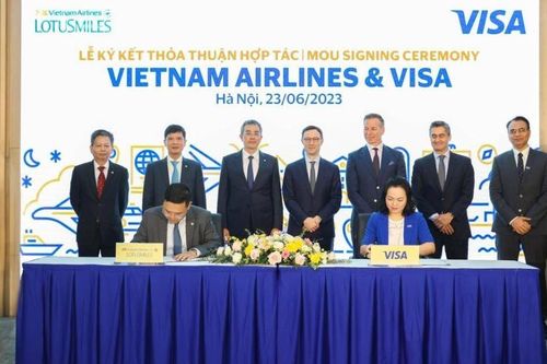 Visa bắt tay Vietnam Airlines để thúc đẩy thanh toán kỹ thuật số