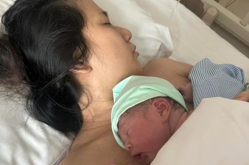 Nữ diễn viên bất ngờ công khai con trai sau 2 năm vắng bóng