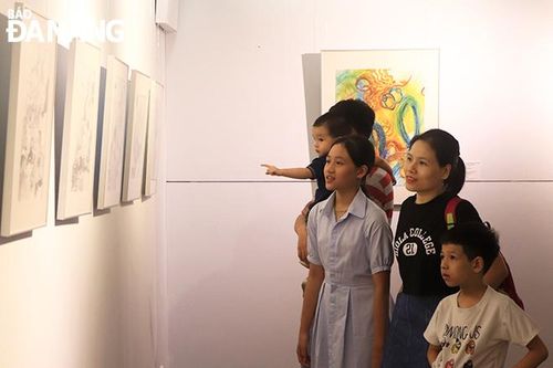 Trưng bày 50 bức tranh của nữ họa sĩ người Mỹ gốc Việt