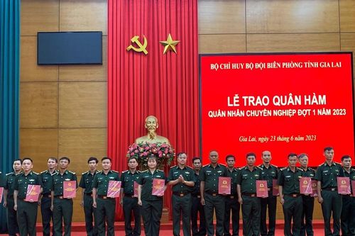 Bộ đội Biên phòng Gia Lai: 7 Quân nhân được nâng lương, thăng quân hàm trước niên hạn