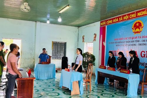 Phiên tòa giả định xét xử tội 'tàng trữ, sử dụng trái phép chất ma túy'
