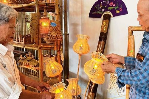 Hai 'cây đại thụ' làng Bao La