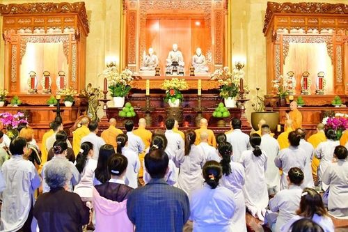 Phật giáo Q.10 cúng dường trường hạ Việt Nam Quốc Tự và tổ đình Từ Nghiêm