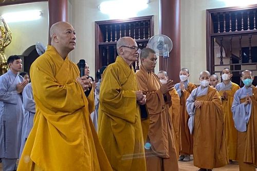 Chư Tăng chùa Tuyền Lâm (Q.6) cúng dường 10 trường hạ tại TP.HCM và các tỉnh miền Tây