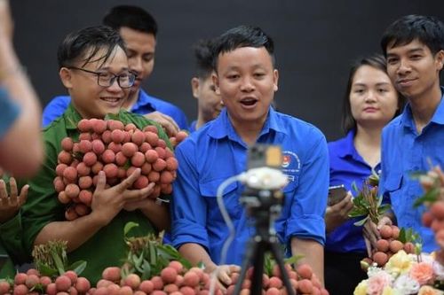 Đoàn thanh niên trải nghiệm bán nông sản qua Tiktok