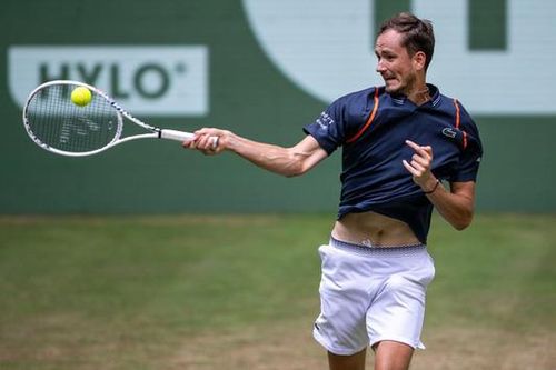 Daniil Medvedev lại để thua Bautista Agut