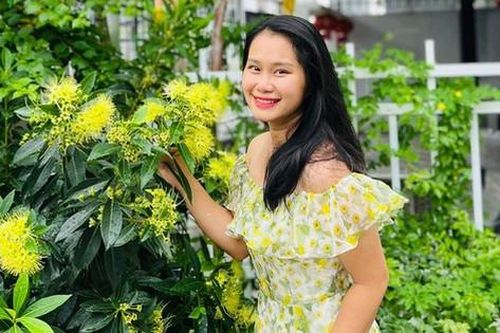 Bỏ phố về biển, bà mẹ 2 con tự thiết kế ngôi nhà nhỏ xinh với khoảng sân đầy nắng và cây xanh