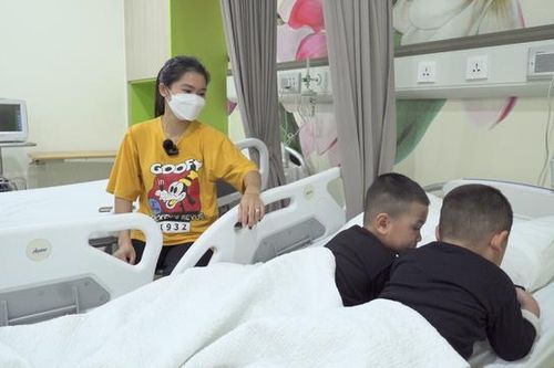 Cặp sinh đôi hơn 4 tuổi vẫn nói ngọng - Câu chuyện cảnh tỉnh cho ba mẹ
