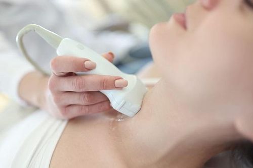 Bệnh cường giáp có chữa khỏi được không? Khi nào cần mổ, uống i-ốt phóng xạ?