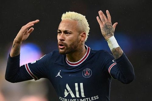 Sau bê bối ngoại tình, Neymar nhận tin dữ