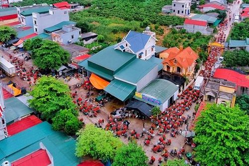 Nhộn nhịp chợ vải