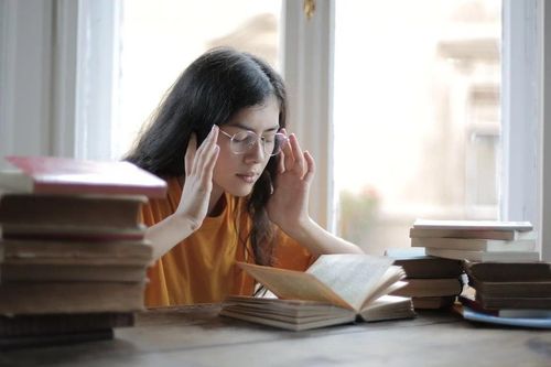 Lý do học sinh dễ đau đầu khi ôn thi