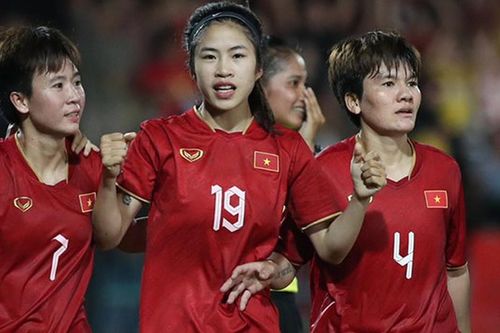 Thanh Nhã bứt tốc xé gió, ghi bàn thắng lịch sử cho ĐT nữ Việt Nam, được fan so sánh với siêu sao đẳng cấp thế giới