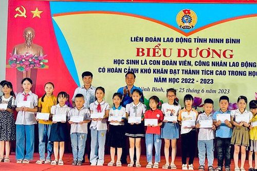 Tiếp thêm động lực cho học sinh vượt khó