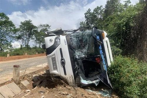Xe chở Câu lạc bộ Bóng đá trẻ Quảng Nam bị lật, 1 cầu thủ tử vong