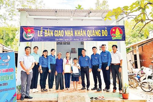 Học tập và làm theo Bác bằng những công trình, phần việc thiết thực