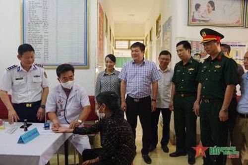 Bắt bệnh cho bà con vùng 'bãi ngang'