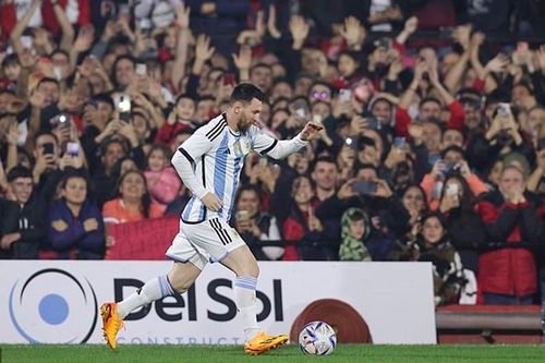 Ngày sinh nhật đáng nhớ của Messi, ghi hat-trick trước người hâm mộ quê nhà