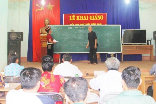 Già làng nặng lòng với chữ Thái