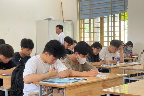 Hỗ trợ hơn 480 triệu đồng cho học sinh khó khăn thi tốt nghiệp
