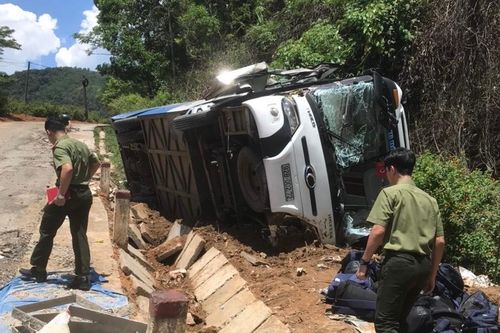 Xe chở đội bóng trẻ Quảng Nam bị tai nạn, 4 người thương vong