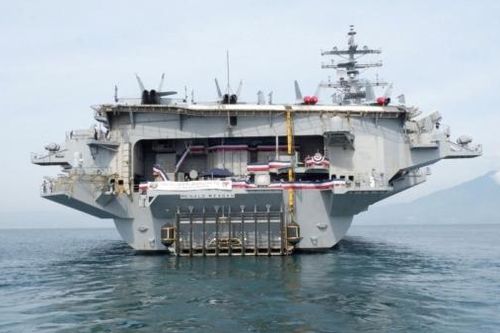 Tàu sân bay USS Ronald Reagan của Mỹ thăm cảng Đà Nẵng