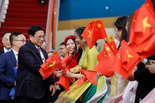 Thủ tướng Phạm Minh Chính đến Bắc Kinh, bắt đầu thăm chính thức Trung Quốc, dự Hội nghị WEF Thiên Tân