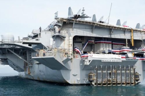 Tàu sân bay Mỹ USS Ronald Reagan cập cảng Đà Nẵng