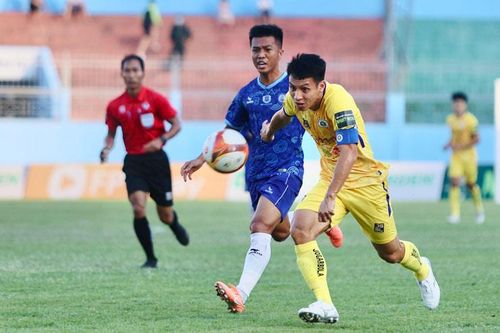 Thắng Khánh Hòa, Hà Nội FC 'phả hơi nóng' vào cuộc đua vô địch V.League 2023