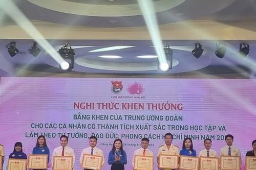 Tuyên dương 165 'thanh niên tiên tiến làm theo lời Bác' cụm miền Đông Nam bộ