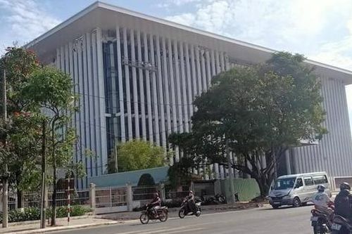 Hai phó giám đốc sở ở Cà Mau gửi đơn xin nghỉ công tác trước tuổi