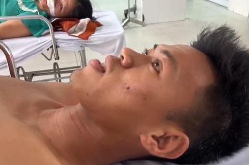 Nạn nhân bàng hoàng kể lại phút xe chở CLB bóng đá trẻ Quảng Nam lật khiến 3 người thương vong