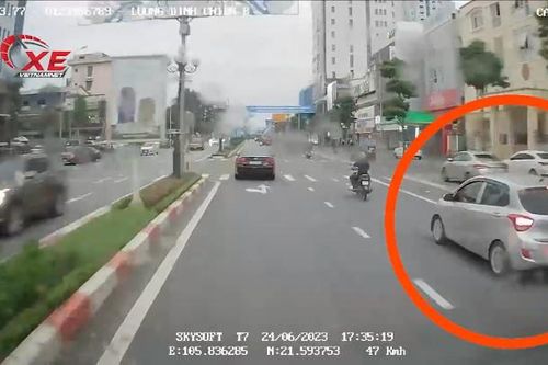 Ô tô con vô cớ tạt đầu xe khách 16 chỗ rồi bỏ chạy