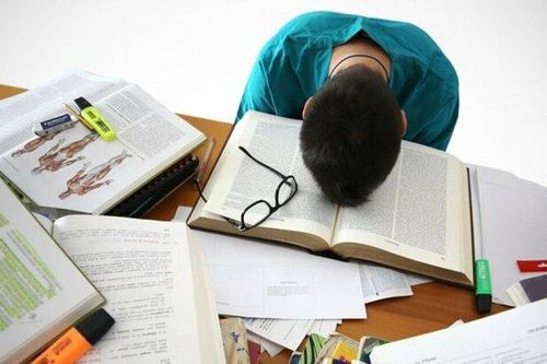 Cảnh giác hậu quả nặng nề từ áp lực thi cử